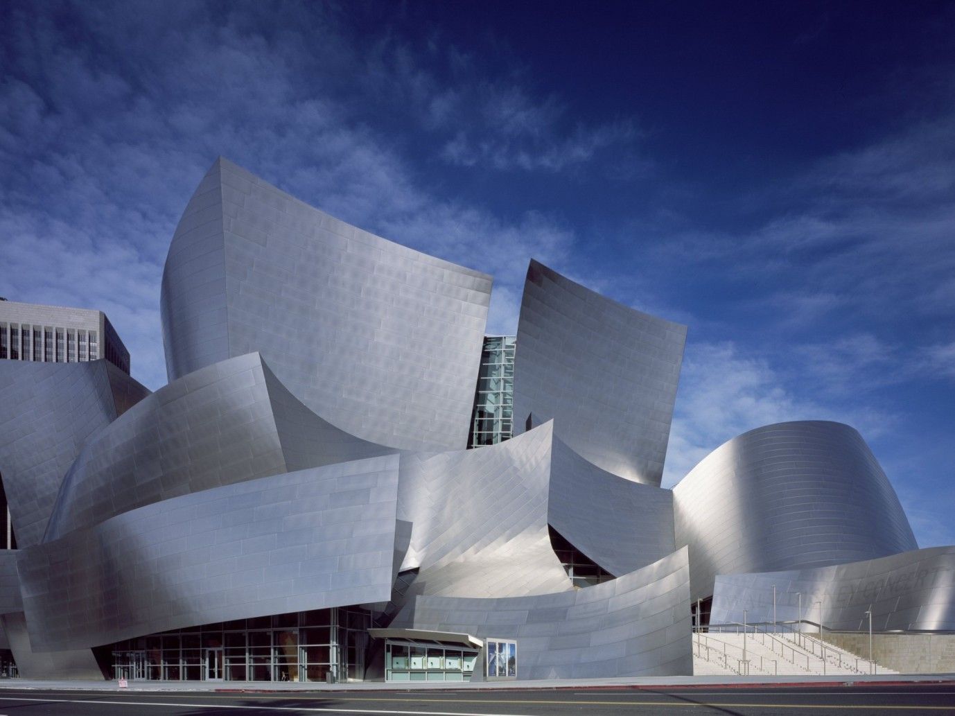 The stainless steel exterior of Walt Disney Concert Hall by Frank Gehry